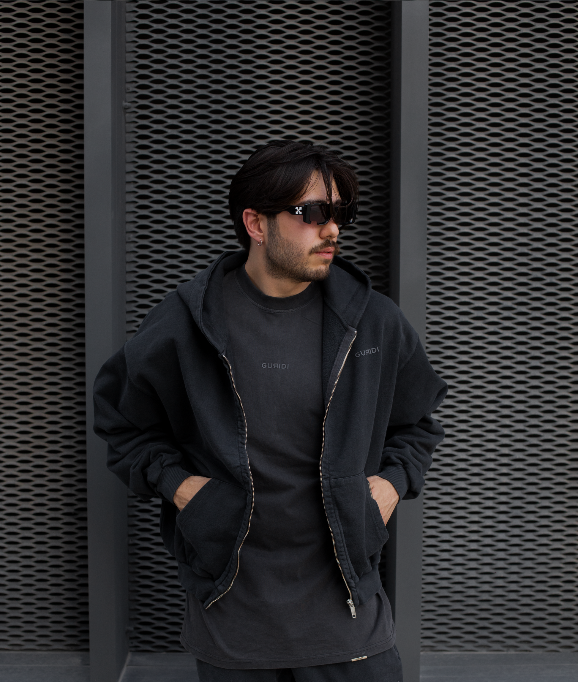 VINTAGE ESSENTIAL ZIP UP HOODIE - Guridi