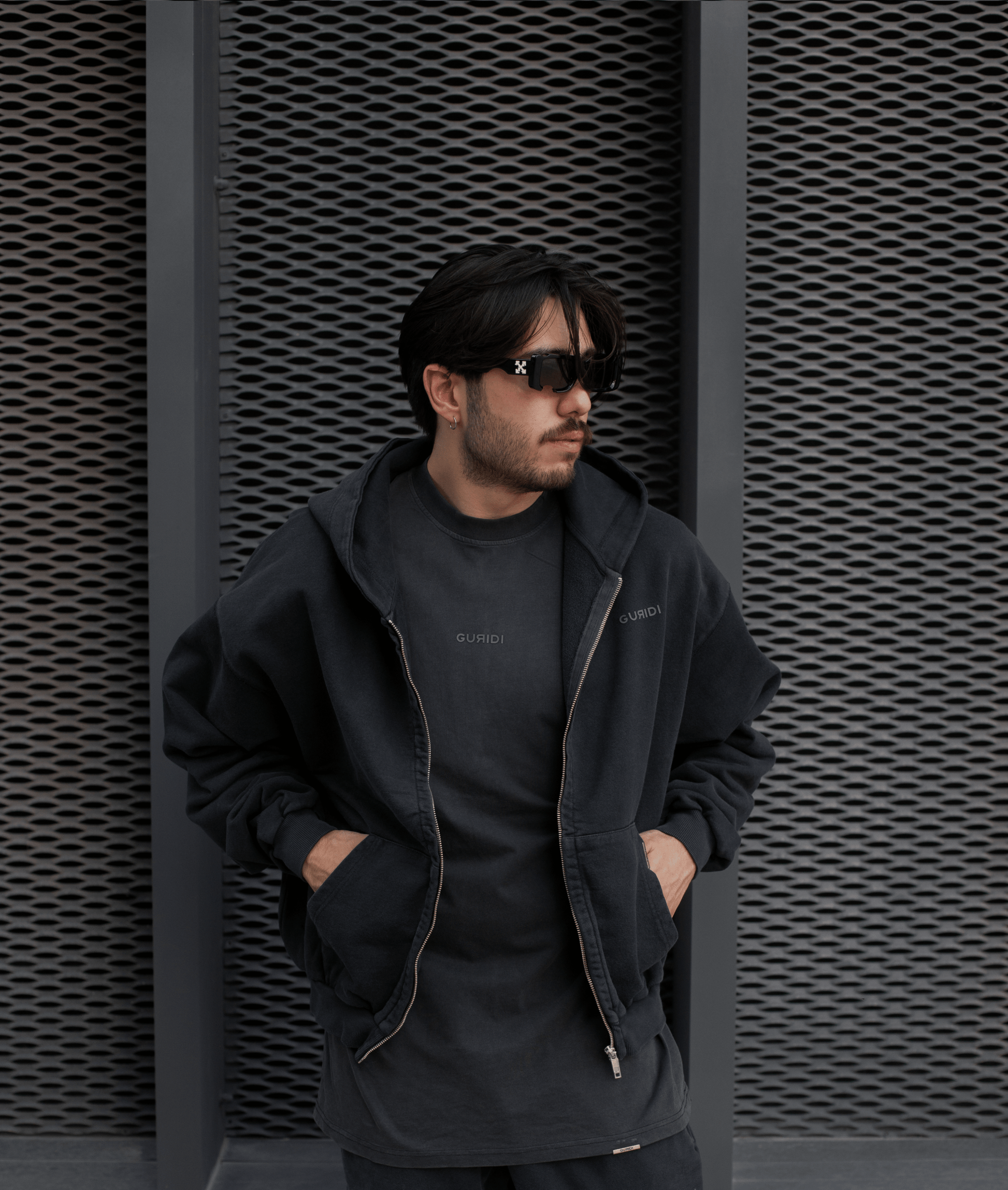 VINTAGE ESSENTIAL ZIPPED HOODIE - Guridi