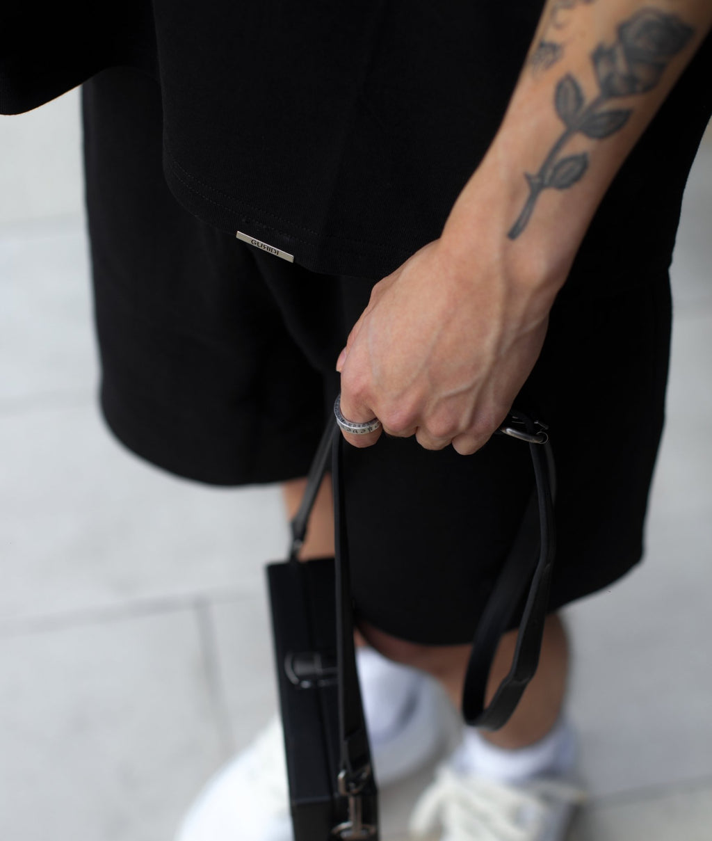 BLACK ESSENTIAL - Guridi