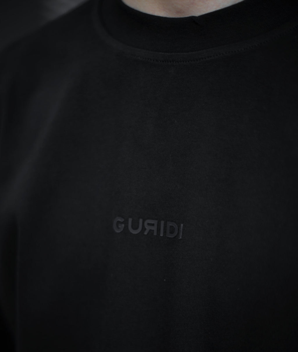 BLACK ESSENTIAL - Guridi