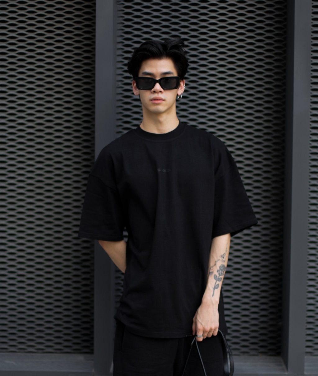 BLACK ESSENTIAL - Guridi