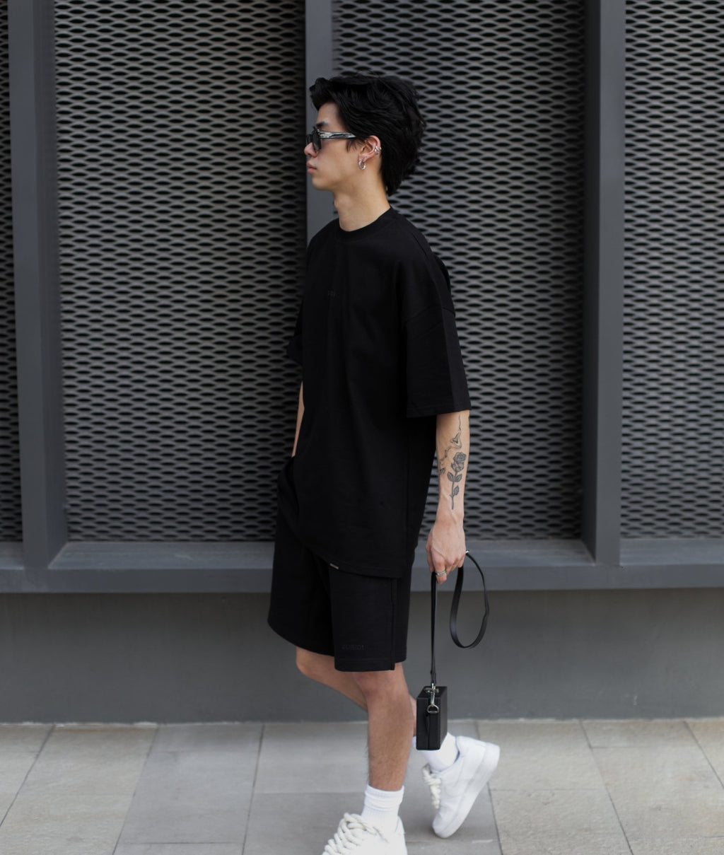 BLACK ESSENTIAL - Guridi