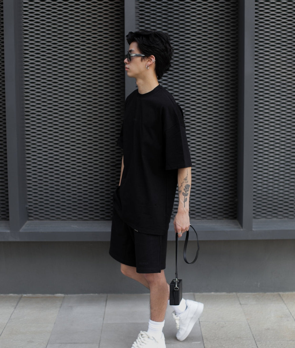BLACK ESSENTIAL - Guridi