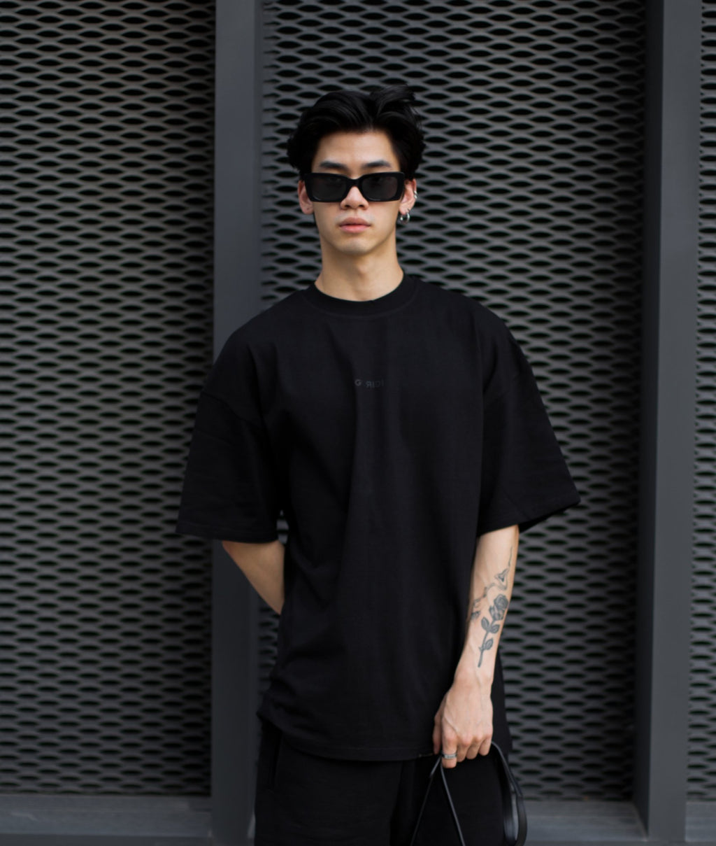 BLACK ESSENTIAL - Guridi