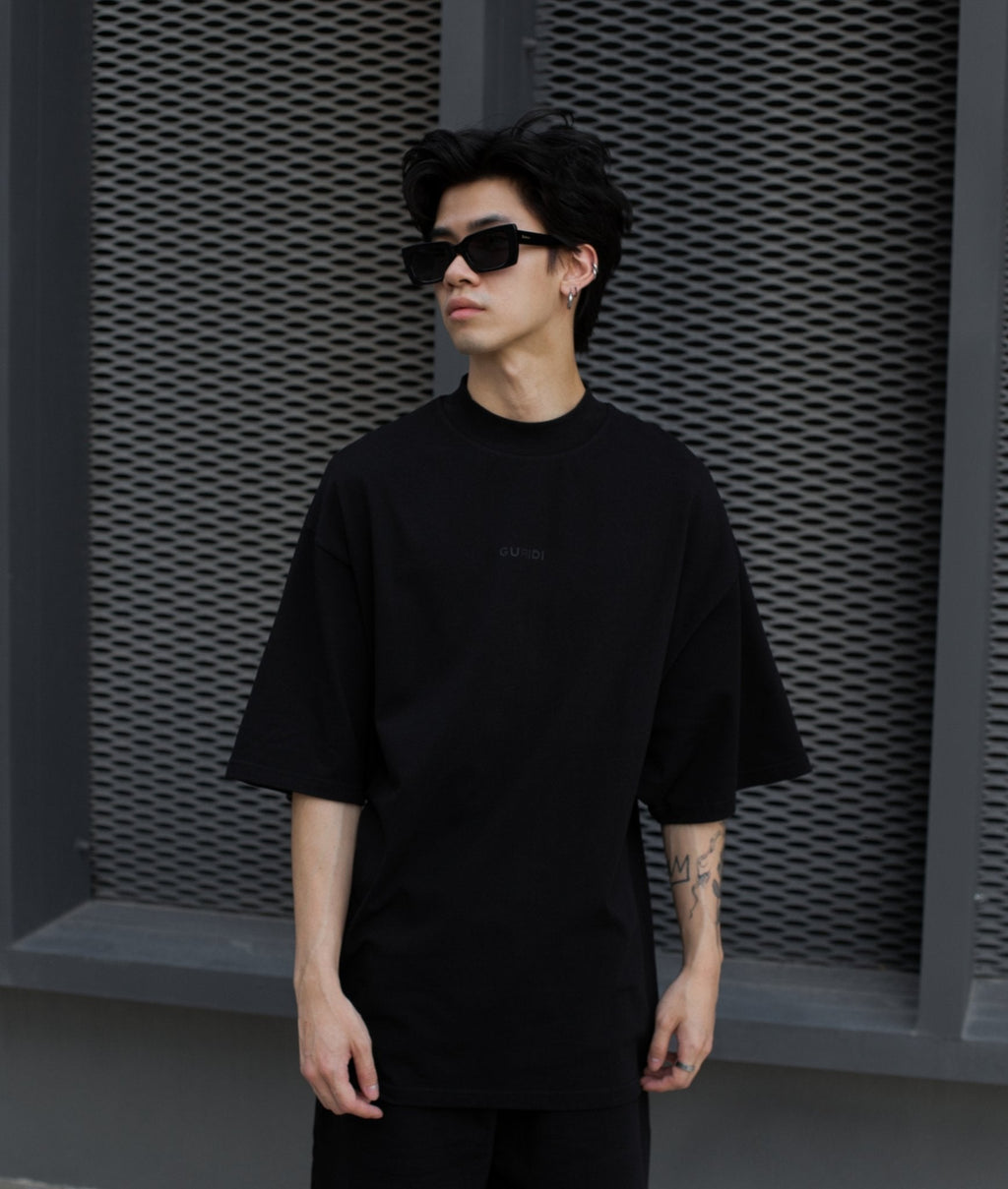 BLACK ESSENTIAL MOCK NECK - Guridi