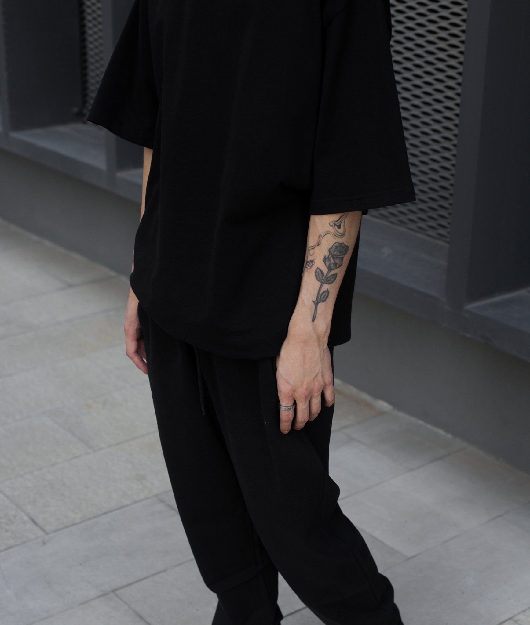 BLACK ESSENTIAL MOCK NECK - Guridi