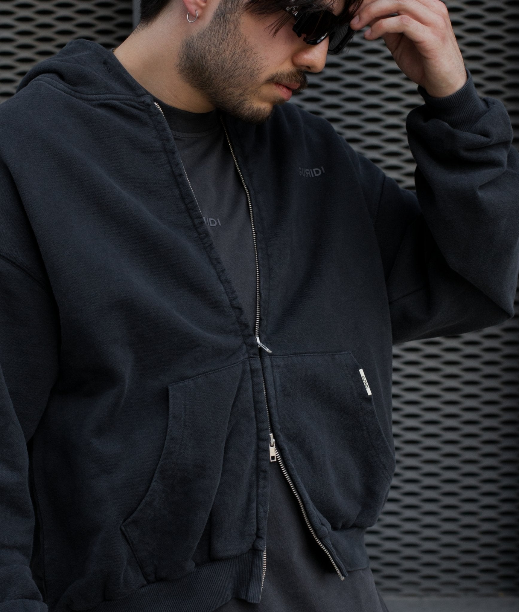 VINTAGE ESSENTIAL ZIPPED HOODIE - Guridi