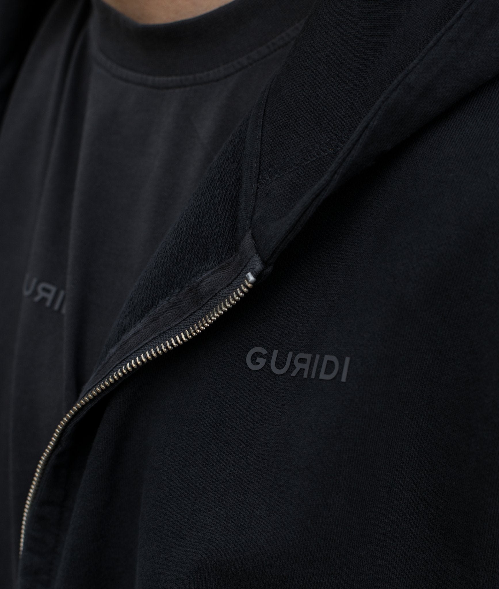 VINTAGE ESSENTIAL ZIPPED HOODIE - Guridi