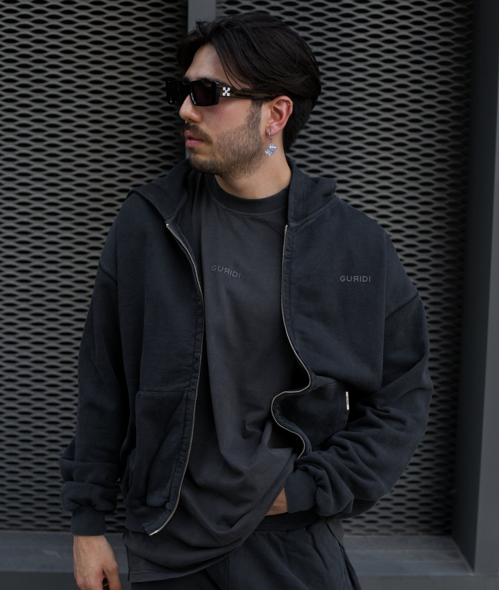 VINTAGE ESSENTIAL ZIPPED HOODIE - Guridi