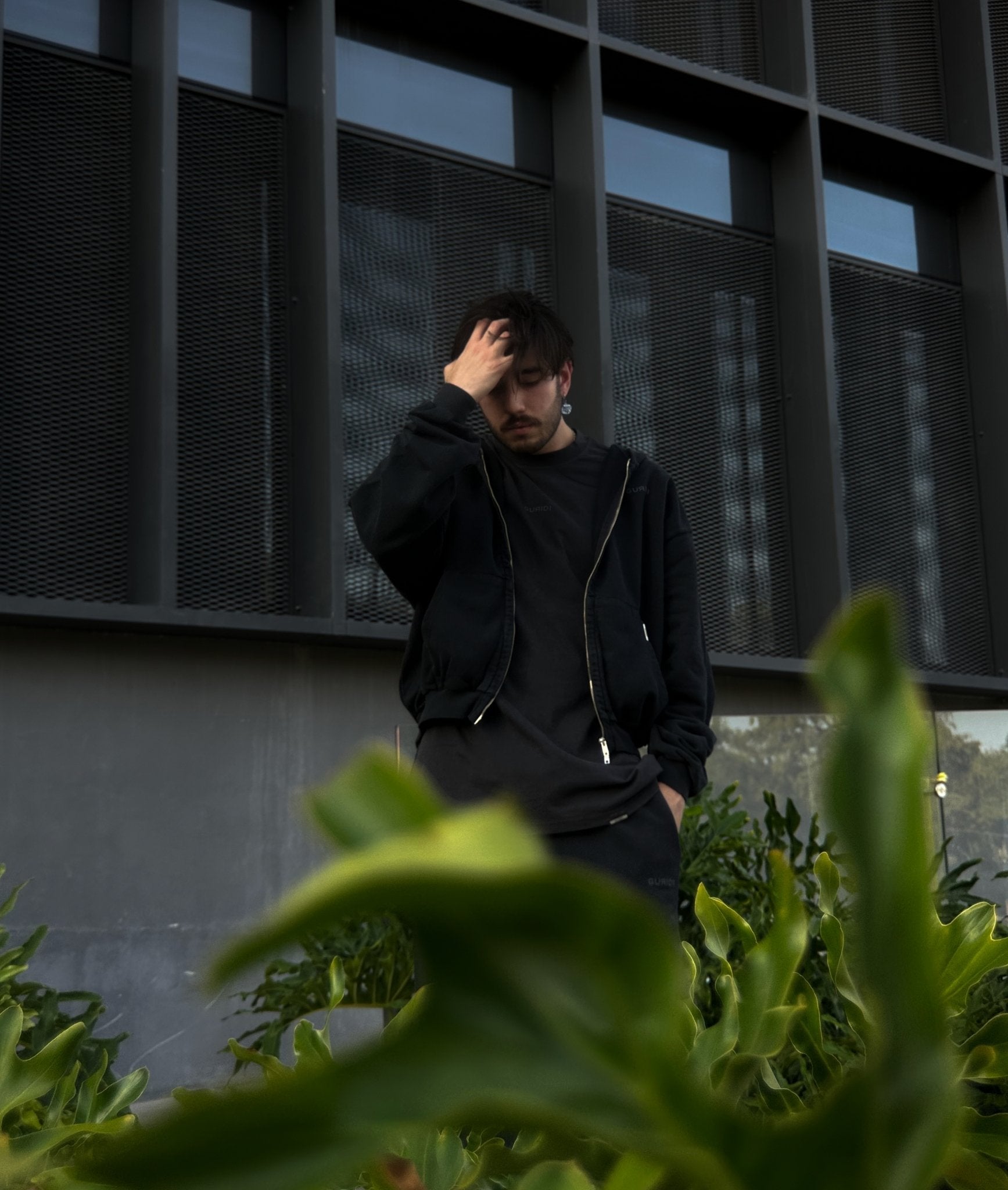 VINTAGE ESSENTIAL ZIPPED HOODIE - Guridi